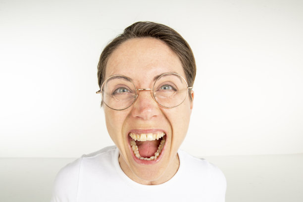 成年女性肖像。图片下载