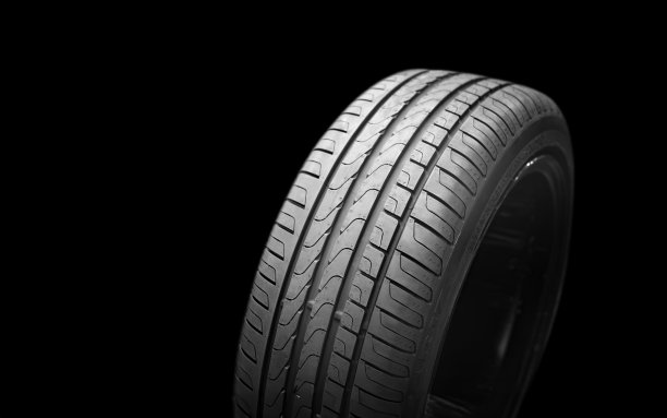 黑色新轮胎图片下载