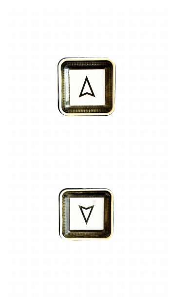 照片上有几个金属物体，上面有一个三角形，两个金属盒子上有一个三角形的图片和一个字母。图片下载