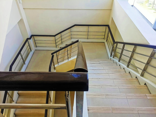 办公室楼梯的照片图片下载