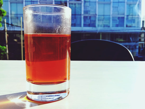 早上喝一杯新鲜的茶图片下载