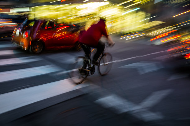 晚上在多伦多骑自行车图片下载