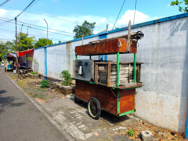 废弃的街头小贩推车的照片图片下载