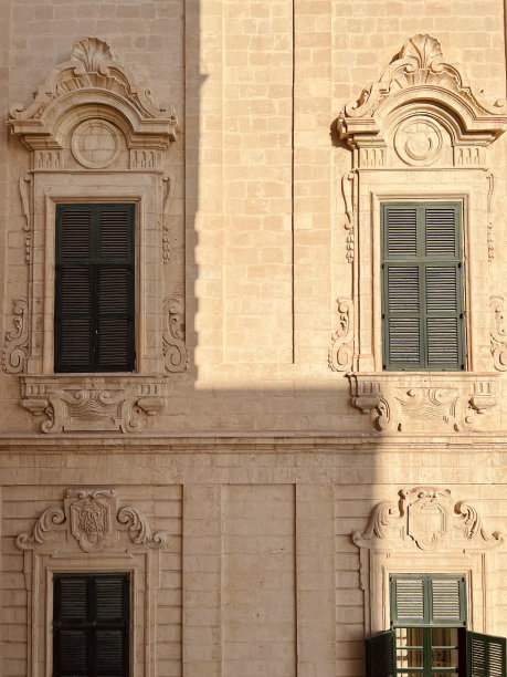 马耳他瓦莱塔卡斯蒂利亚城堡外立面的详细照片图片下载