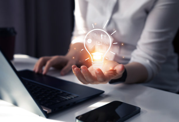 教育互联网技术。知识要以创造性思维的观念来学习。教育理念，学习大学文凭。图片下载