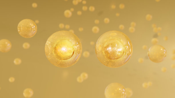 微距镜头的各种金色气泡在水上升在浅色背景。图片下载