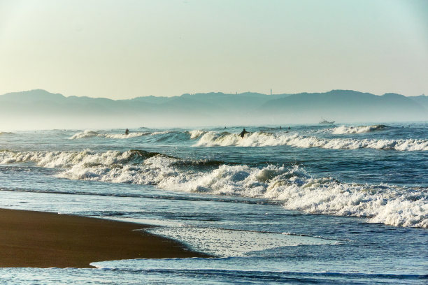 日出时海滩的美景图片下载