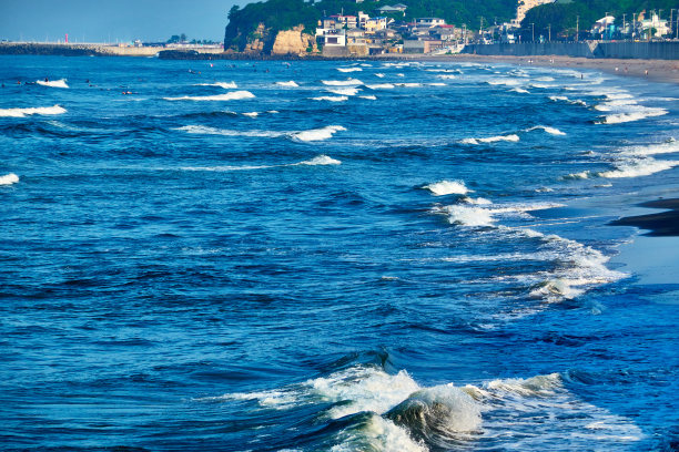 日出时海滩的美景图片下载