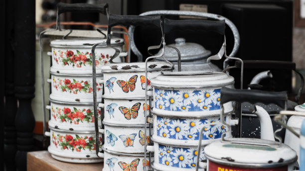 介绍一系列独特的复古物品，完美地装饰你的家，带着一丝怀旧和魅力图片下载