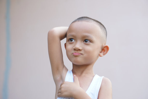 有皮肤问题的亚洲男孩图片下载