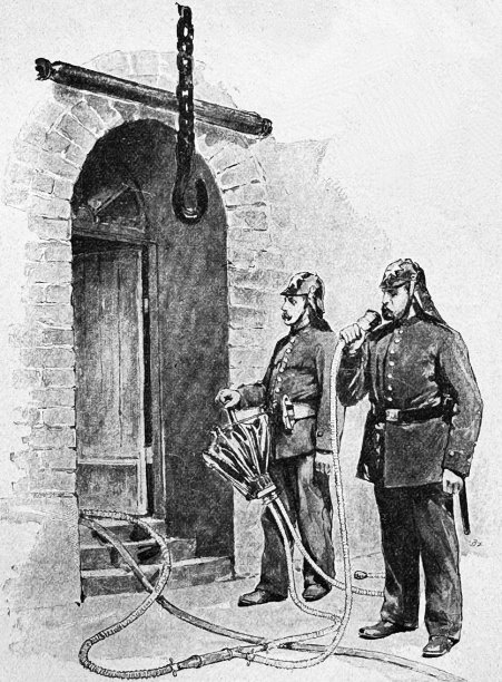 在燃烧的房间内工作的另一名消防员的防烟头盔的外部送风操作图片下载