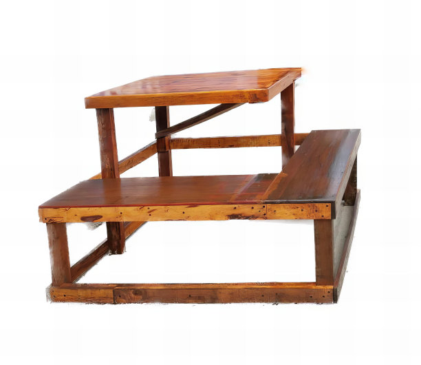 一张木凳下面有一张木桌的照片，上面有一张木桌的木凳。图片下载