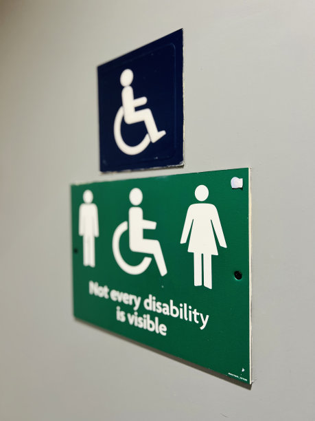 厕所门上的无障碍标志图片下载