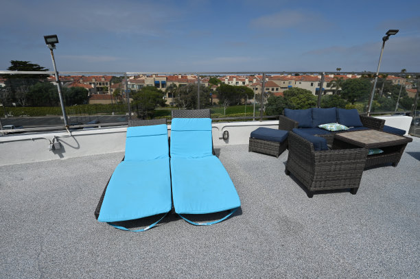 洛杉矶日落海滩的屋顶露台。图片下载