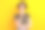 照片上的漂亮、愉快、满意的女孩，梳着鲍勃发型，穿着卡其色t恤，手放在下巴上，孤立在黄色背景上图片下载