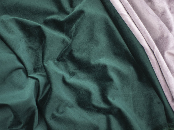 翡翠和粉红色的褶皱天鹅绒背景图像，绿色和粉红色的丝绸织物为背景网页设计壁纸，绿色和粉红色的纺织品背景的美丽组合图片下载