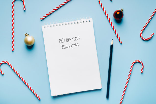 记事本和圣诞装饰品图片下载