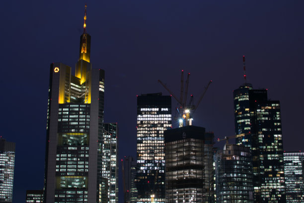 法兰克福城的夜景图片下载