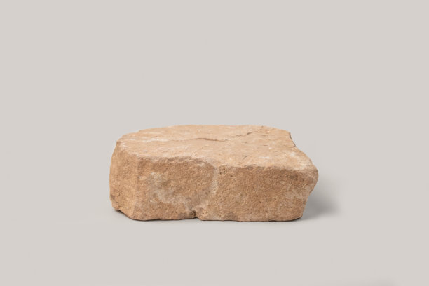 灰色背景的石台推广。天然岩石基座。美容产品模型。现场展示产品。陈列柜，陈列柜。俯视图软阴影平铺。时髦的中性色。空间图片下载