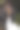 新婚夫妇在秋天的公园水井旁。身着军装的新郎图片下载