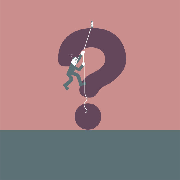 一个男人用一根绳子爬上了问号。图片下载