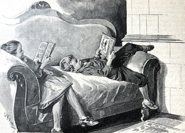 女孩和男孩拿着书舒服地坐在沙发上读书图片下载