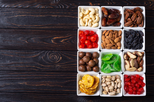 混合干的和糖的水果和坚果图片下载