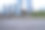 现代建筑前空荡荡的木制人行道图片下载