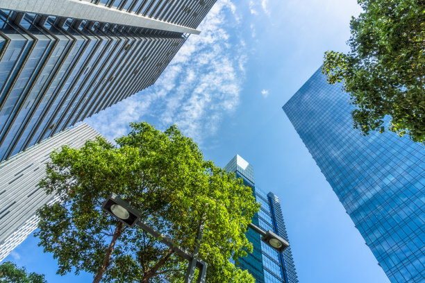 中国城市摩天大楼的低角度视图图片下载