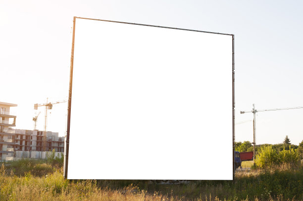 建筑工地前的空白广告牌图片下载
