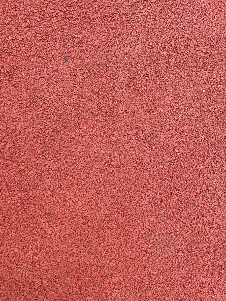 用于田径比赛的由聚氨酯制成的红色全天候合成跑道表面图片下载