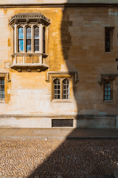 英国牛津市中心宏伟的历史建筑图片下载