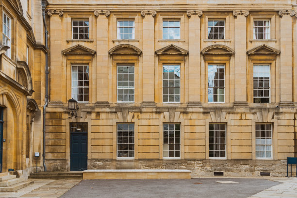 英国牛津郡牛津大学基督教堂的老建筑图片下载