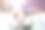 一名妇女在冬季的雪中游览新雪谷市。它是日本北海道的地标和著名景点。旅游度假概念图片下载