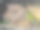 特写图片，黑色的塑料板条箱内衬稻草，里面挤满了没有羽毛的长尾小鹦鹉，它们闭着眼睛，用手抚育着小鸟图片下载