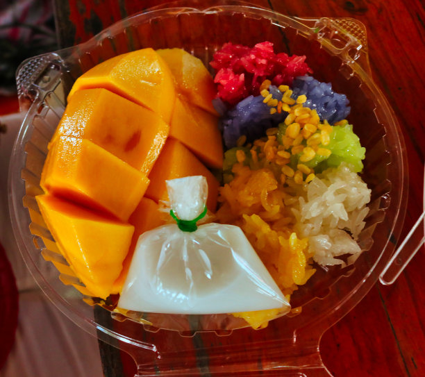 芒果和糯米在水上市场，Damnoen Saduak，街头食品和运河船小贩，泰国曼谷附近图片下载