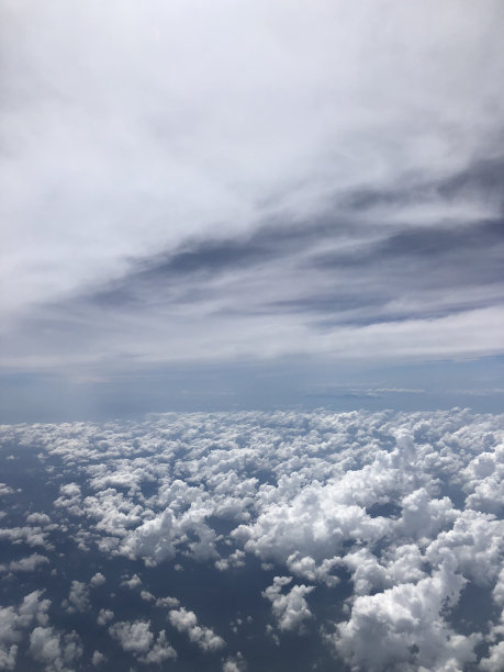 从飞行窗口看云图图片下载