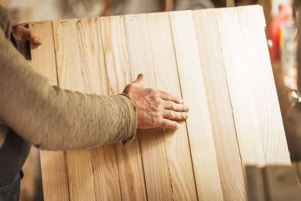 木匠-木工-在车间-小企业-库存照片图片下载