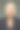 演播室里，灰色背景下身穿黑色西装的金发女商人。肖像图片下载