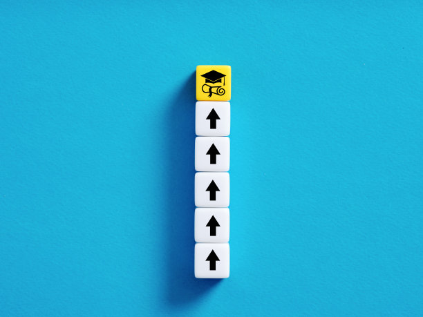 获得大专文凭。毕业与教育理念。图片下载