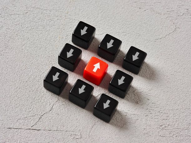 进步、差异、创新。领导力和不同的思维。从人群中脱颖而出。图片下载