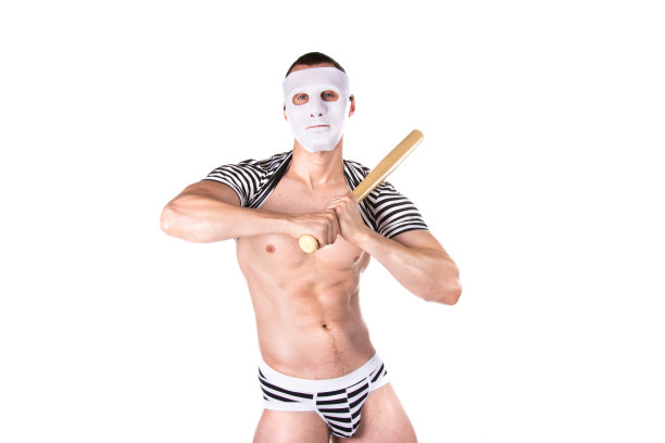 万圣节。带着球棒的坏性感男人。图片下载