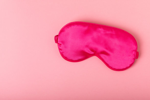 睡眠面罩，闹钟，失眠药和耳塞作为背景。休息的概念，睡眠质量，晚安，失眠和放松。从上面看。平躺图片下载