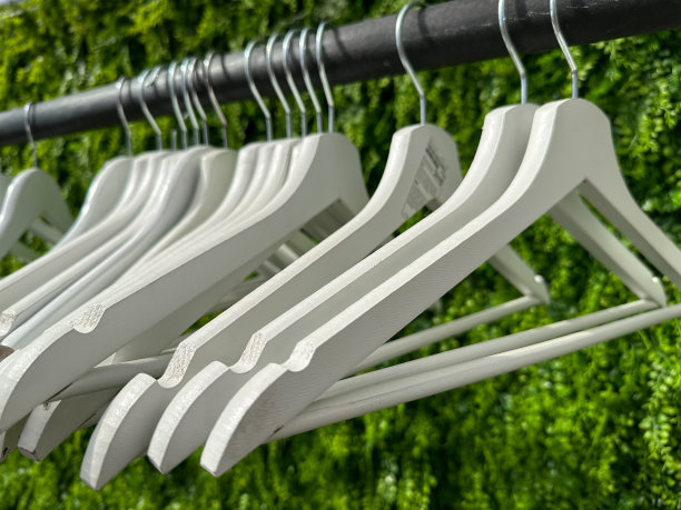 没有衣服的衣架挂着的抽象图像图片下载