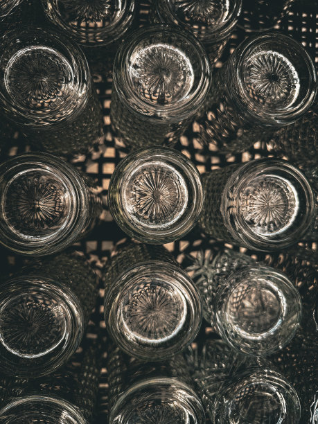 杯子的抽象形象在一起图片下载