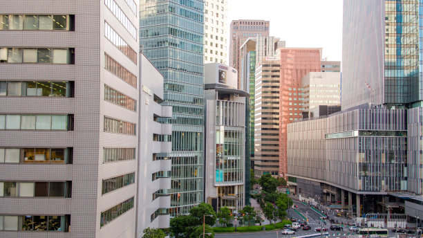 阳光明媚的大阪鸟瞰图图片下载