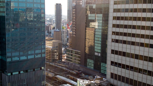 阳光明媚的大阪鸟瞰图图片下载