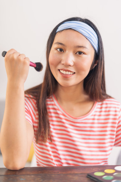 亚洲女性化妆图片下载