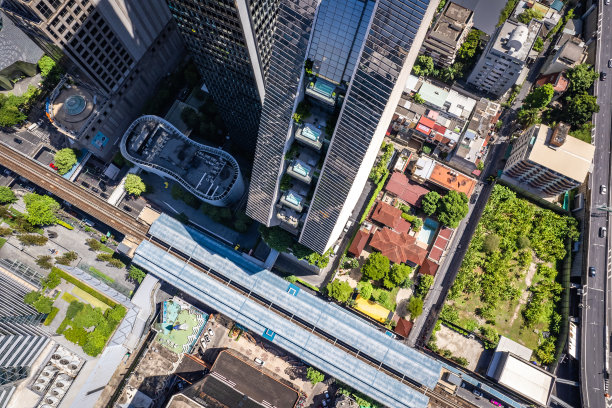 泰国曼谷市区，金融区和商业中心的Ploenchit路鸟瞰图图片下载