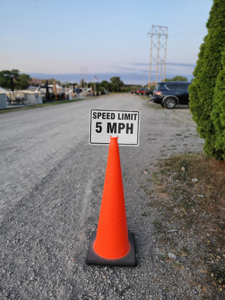 威斯康星州奥什科什码头限速标志图片下载